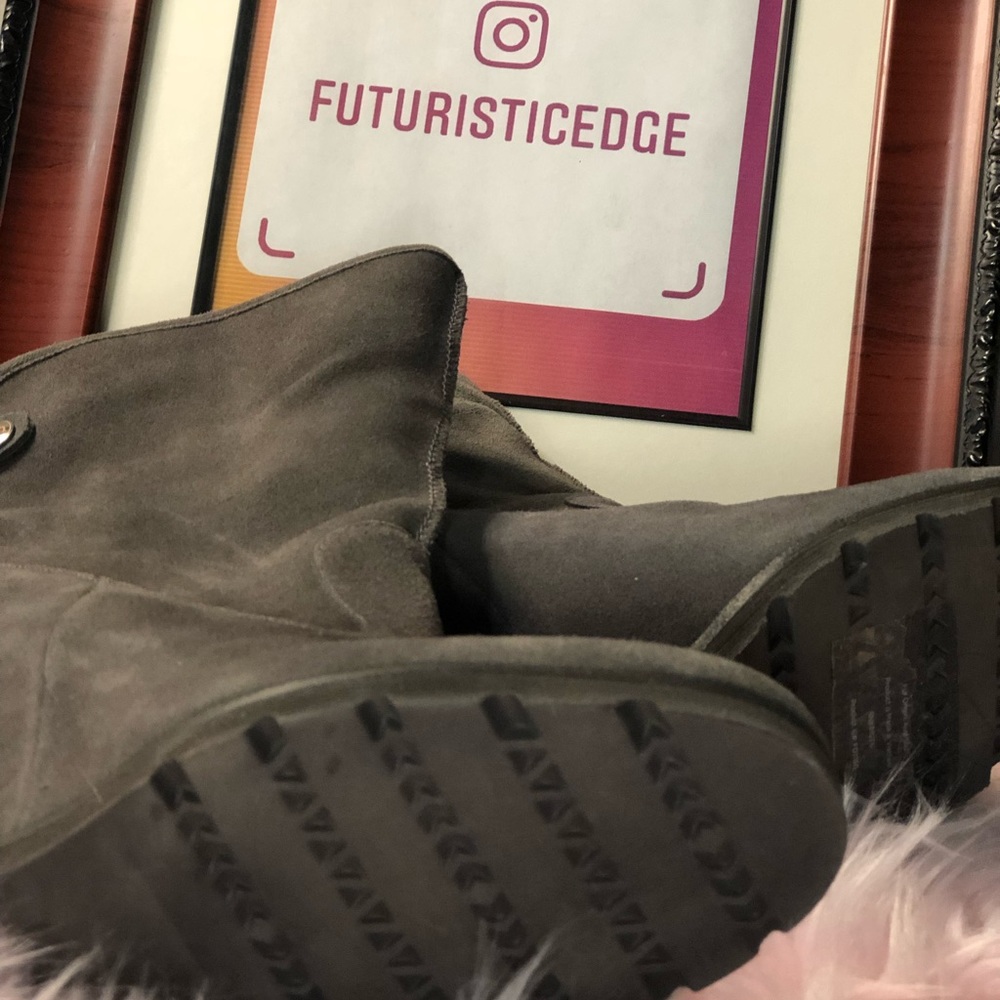 UGG Wedge Boots closing out closet  last chance - Picture 3 of 7